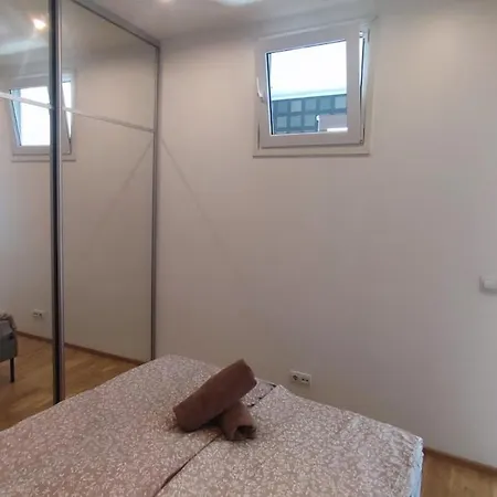 Bright 2-bdrm Lägenhet